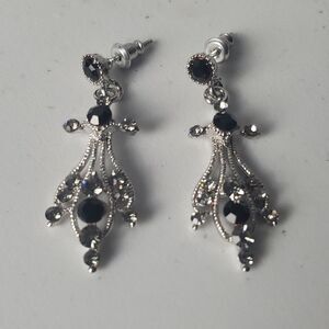 Vintage Like New Fashion Black Dangle Earrings